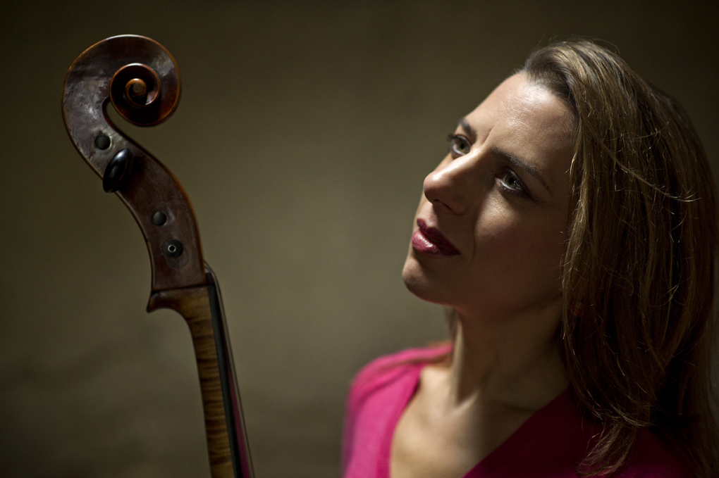 Portrait de Ingrid Schoenlaub, violoncelliste